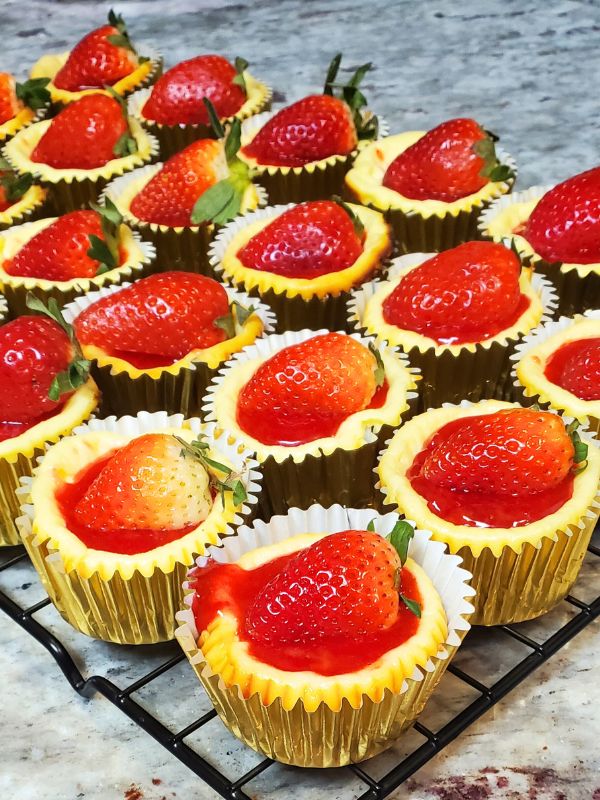 Strawberry Cheesecake Minis