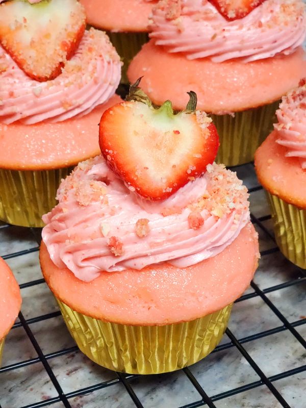 Strawberry Crunch Cupcakes