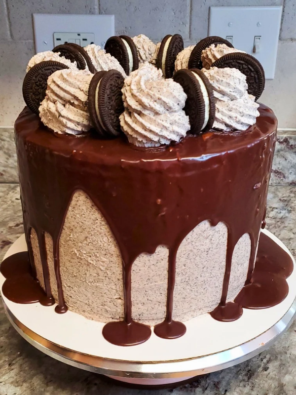Oreo Drip Cake