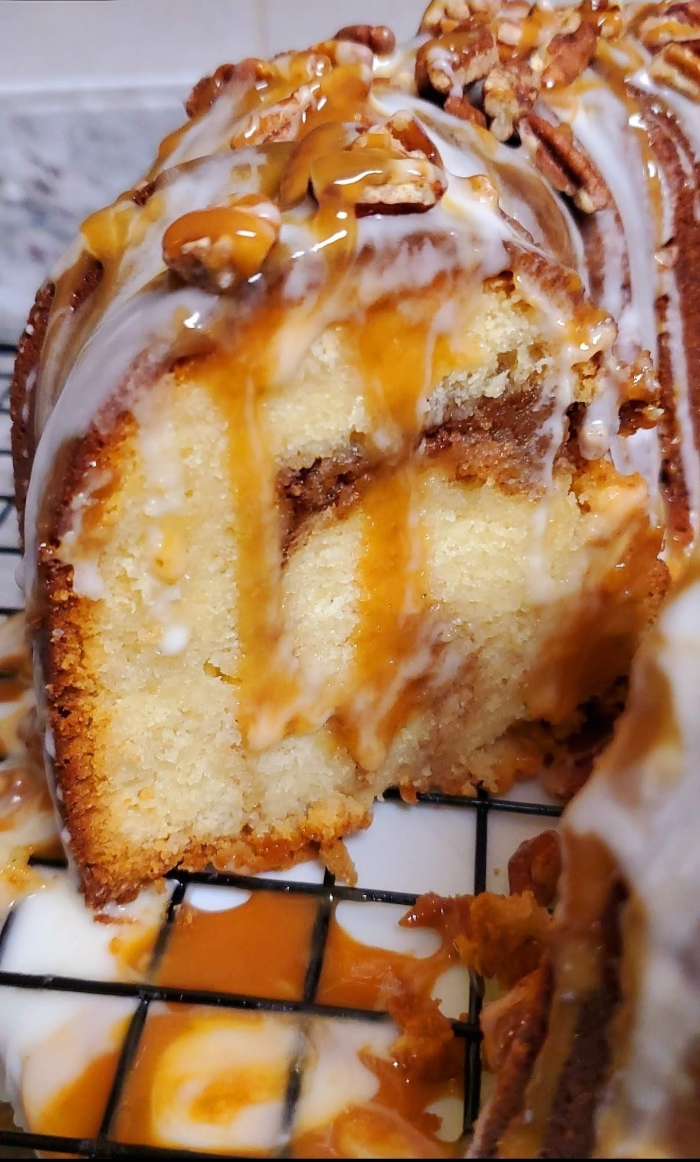 Cinnamon Roll Poundcake